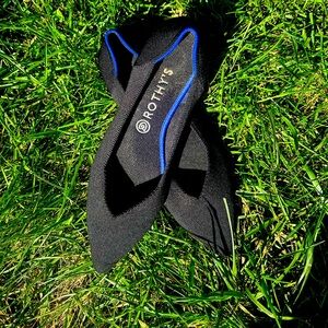 Black pointy toe size 11.5 Rothy’s.